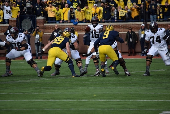Noah Furbush (59) and Mike McCray (9)