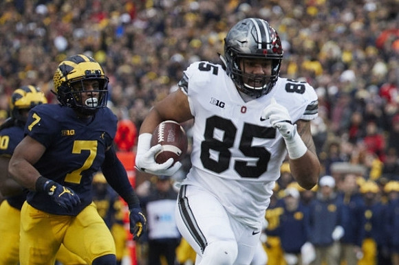 Khaleke Hudson (7) and Devin Bush (10)