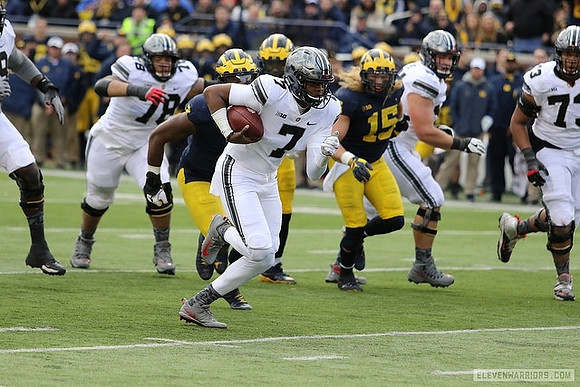 Khaleke Hudson (7) and Chase Winovich (15)