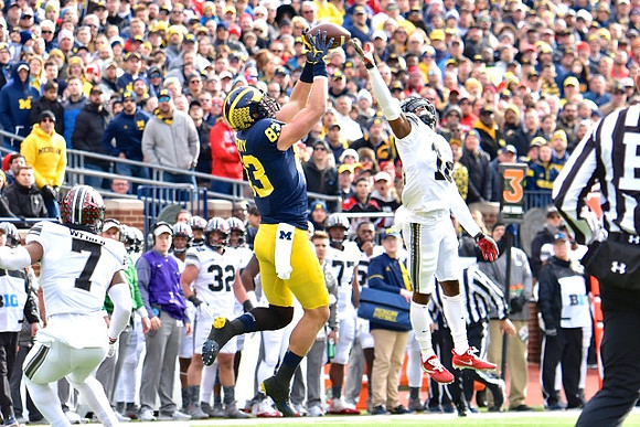 Zach Gentry (83)
