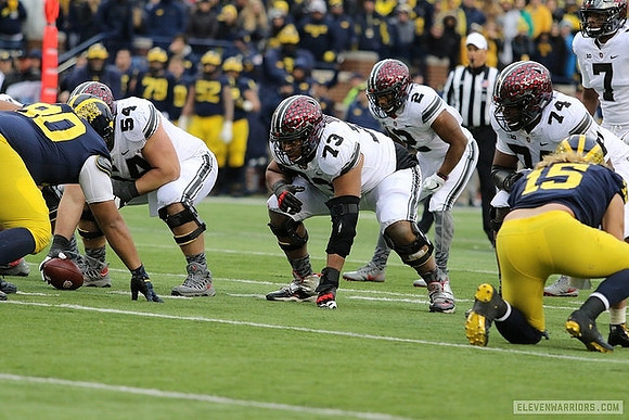 Bryan Mone (90) and Chase Winovich (15)