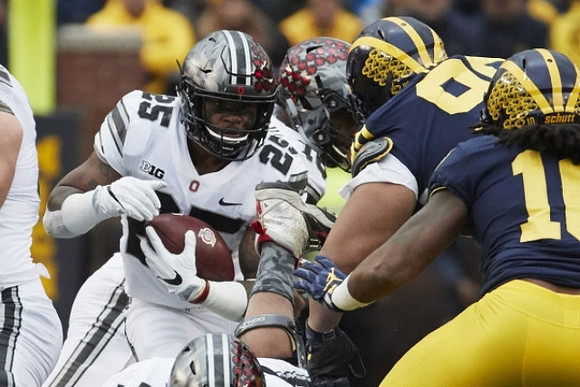 Bryan Mone (90) and Devin Bush (10)