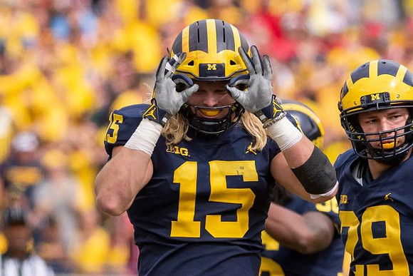 Chase Winovich (15) and Jordan Glasgow (29)