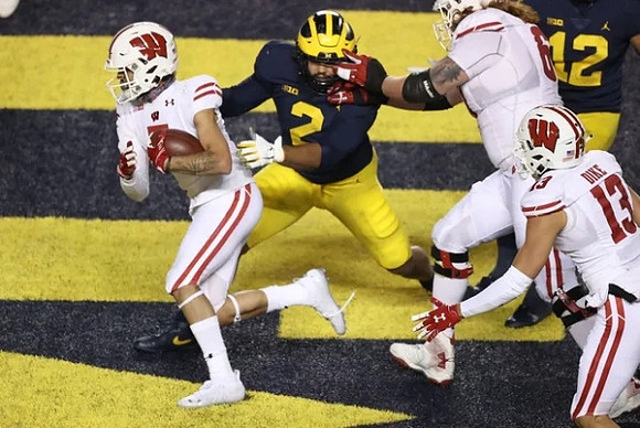 Carlo Kemp (2) and Josh Ross (12)