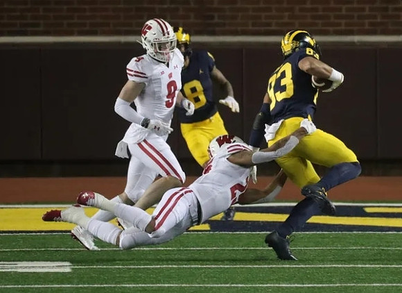Ronnie Bell (8) and Erick All (83)