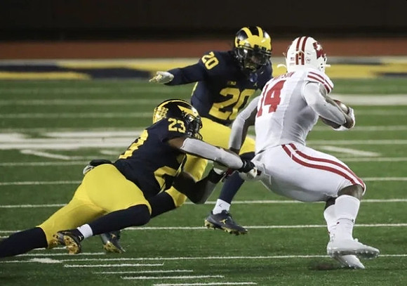 Michael Barrett (23) and Brad Hawkins (20)