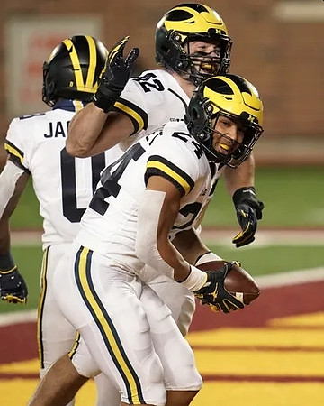 Giles Jackson (0), Blake Corum (2), and Ben Mason (42)