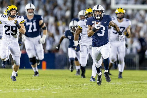 Jordan Glasgow (29), Khaleke Hudson (7), and Aidan Hutchinson (97)