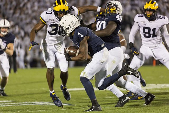 Daxton Hill (30) and Taylor Upshaw (91)