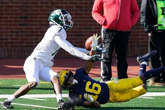 Jalen Perry (16)
