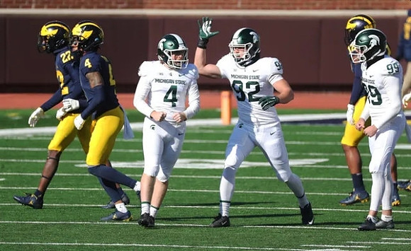 Gemon Green (22) and Vincent Gray (4)