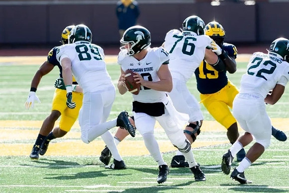 Josh Ross (12) and Kwity Paye (19)