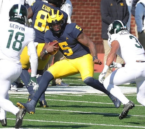 Joe Milton (5) and Nick Eubanks (82)