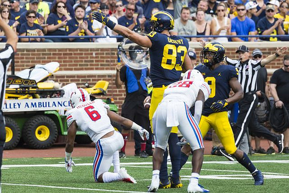 Zach Gentry (83) and Donovan Peoples-Jones (9)