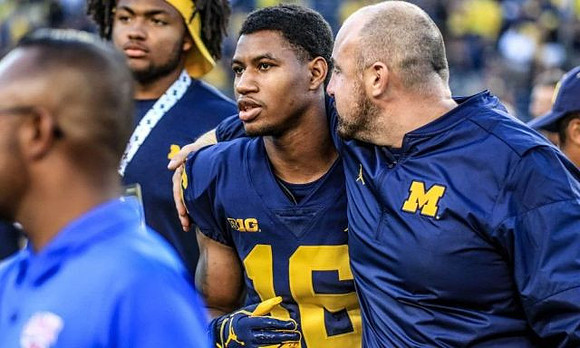 Jaylen Kelly-Powell (16) and Chris Partridge