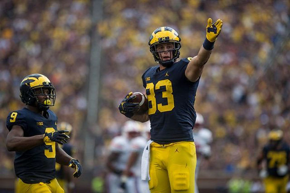 Donovan Peoples-Jones (9) and Zach Gentry (83)