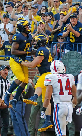 Donovan Peoples-Jones (9) and Ben Mason (42)