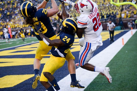 Jordan Glasgow (29) and Lavert Hill (24)