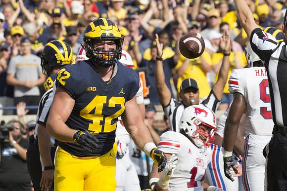 Zach Gentry (83) and Ben Mason (42)
