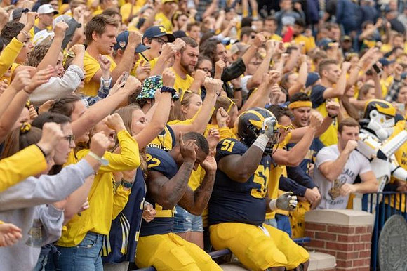 Karan Higdon (22) and Cesar Ruiz (51)