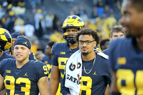 Cole Hussung (93), and Ronnie Bell (8)