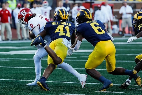 Nikhai Hill-Green (41), R.J. Moten (6), and Daxton Hill (30)