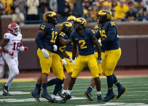 Josh Ross (12), Gemon Green (22), Brad Hawkins (2), and Donovan Jeter (95)