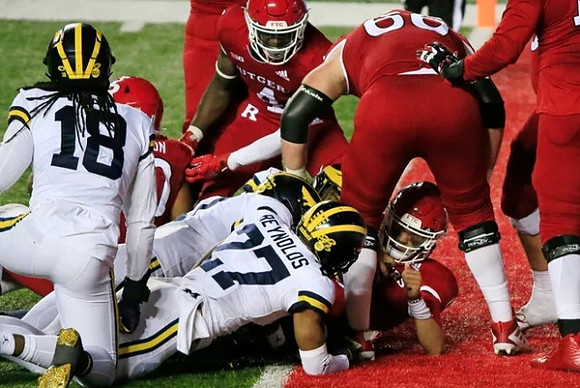 Luiji Vilain (18) and Hunter Reynolds (27)