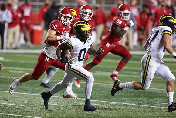 Giles Jackson (0) and Hunter Reynolds (27)
