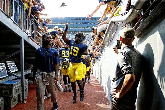 Kwity Paye (19) and Lawrence Marshall (93)