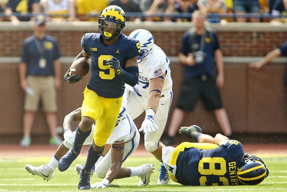 Donovan Peoples-Jones (9) and Zach Gentry (83)