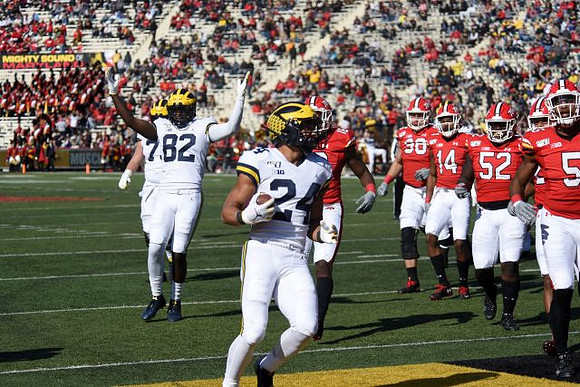 Nick Eubanks (82) and Zach Charbonnet (24)