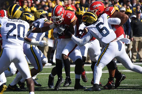Brad Hawkins (20), Jordan Glasgow (29), and Josh Uche (6)