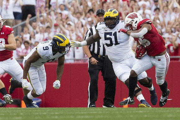 Donovan Peoples-Jones (9) and Cesar Ruiz (51)