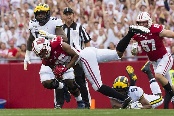 Cesar Ruiz (51) and Donovan Peoples-Jones (9)