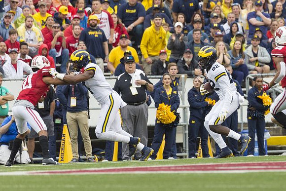Nico Collins (4) and Nick Eubanks (82)