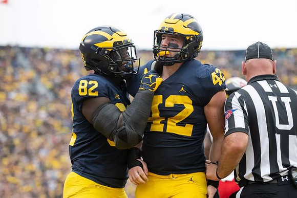 Nick Eubanks (82) and Ben Mason (42)