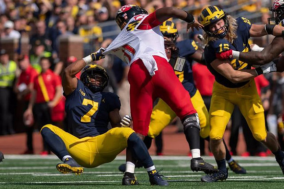 Khaleke Hudson (7) and Chase Winovich (15)