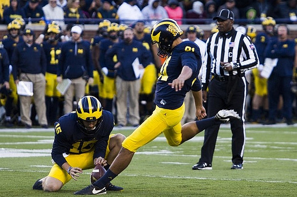 Garrett Moores (15) and Kenny Allen (91)