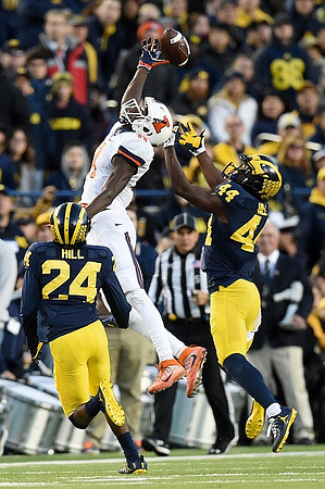 Lavert Hill (24) and Delano Hill (44)