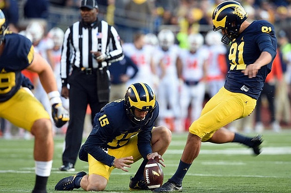 Garrett Moores (15) and Kenny Allen (91)