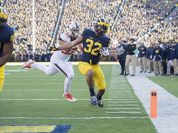 Khalid Hill (80) and Ty Isaac (32)