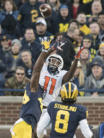 Delano Hill (44) and Channing Stribling (8)