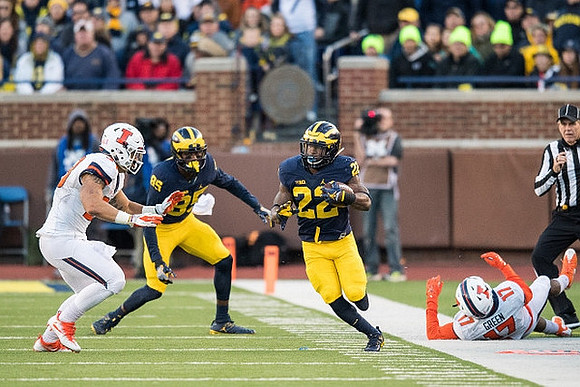Maurice Ways (85) and Karan Higdon (22)