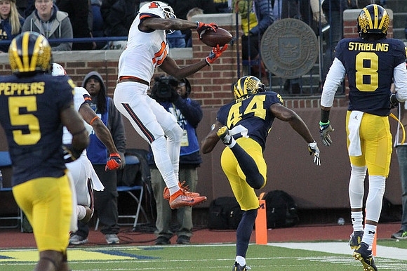 Jabrill Peppers (5), Delano Hill (44), and Channing Stribling (8)