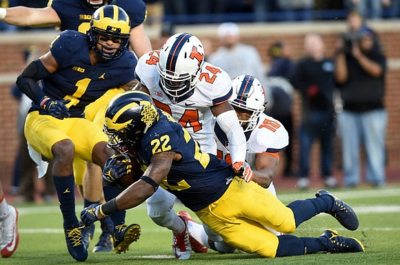 Kekoa Crawford (1) and Karan Higdon (22)