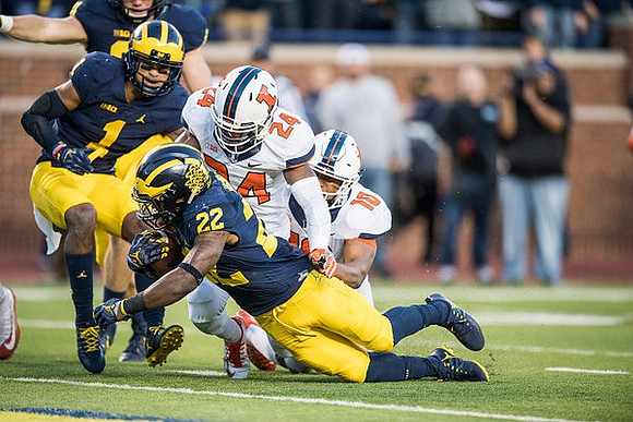 Kekoa Crawford (1) and Karan Higdon (22)