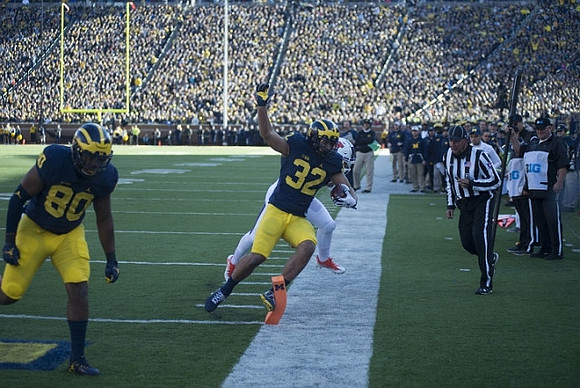 Khalid Hill (80) and Ty Isaac (32)