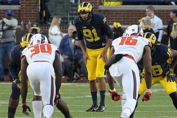 Kenny Allen (91) and AJ Pearson (18)