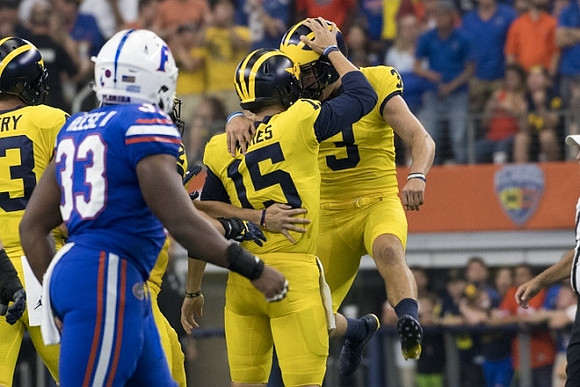 Zach Gentry (83), Garrett Moores (15), and Quinn Nordin (3)